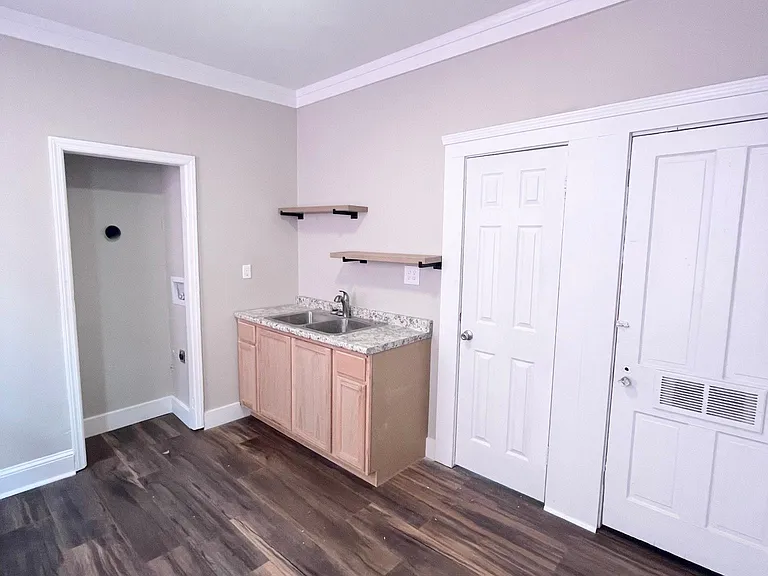 236 E 8th St #2 — Photo 10