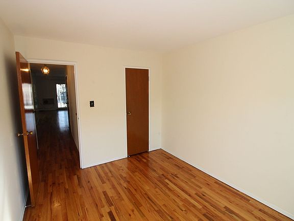 5th image of 27 McGuinness Blvd #2