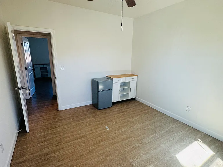 2508 Naomi Ave #4 — Photo 8