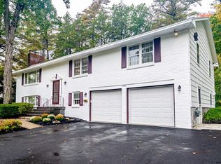 1191 Godfrey Ln, Niskayuna, NY 12309