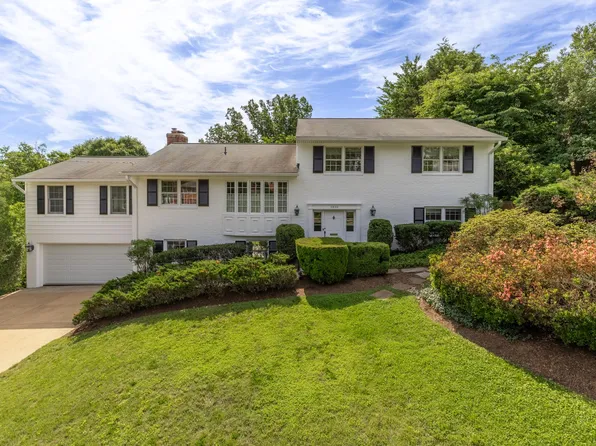 3630 37th St N, Arlington, VA 22207