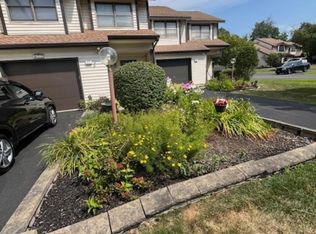 77 Surrey Hill Dr, Latham, NY 12110