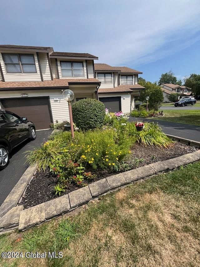 1st image of 77 Surrey Hill Drive