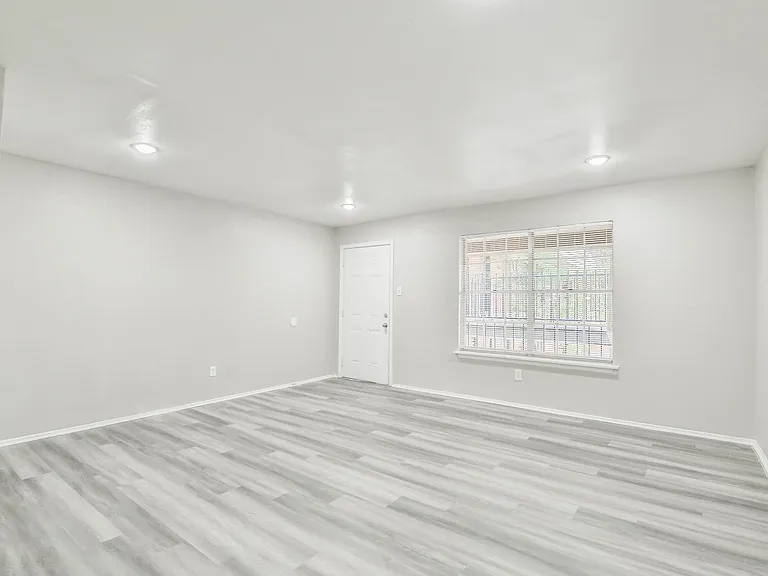 2400 44th St — Photo 24