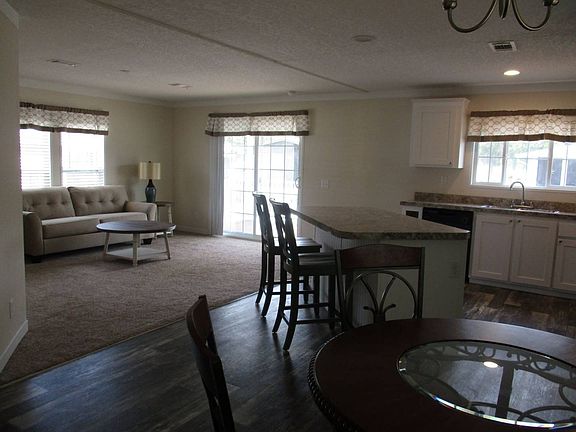 5th image of 948 SE Oakgrove Ter #292