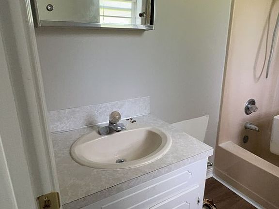 4th image of 1416 Camelia Dr