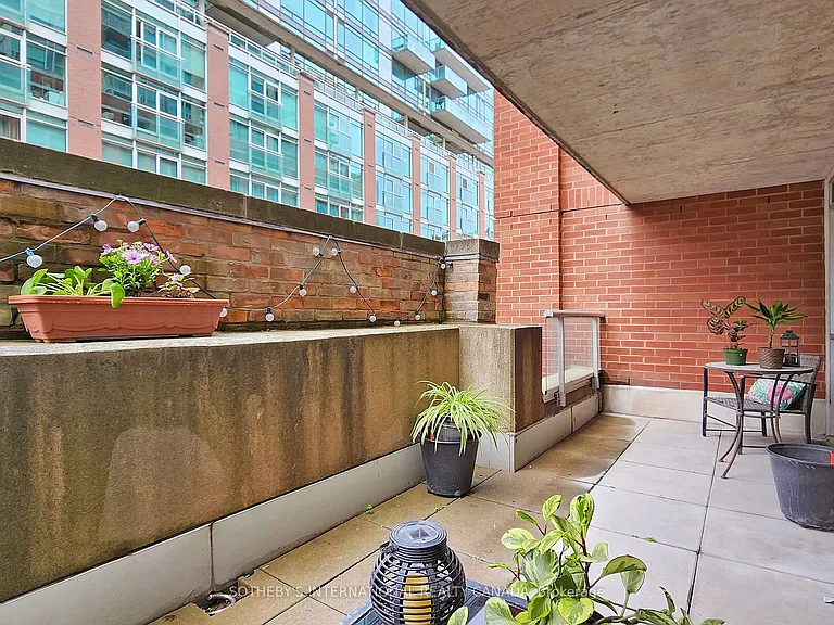 230 King St E #410 — Photo 20