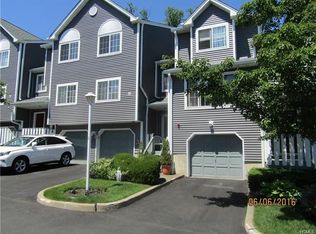 8 Eagle Ridge Way, Nanuet, NY 10954