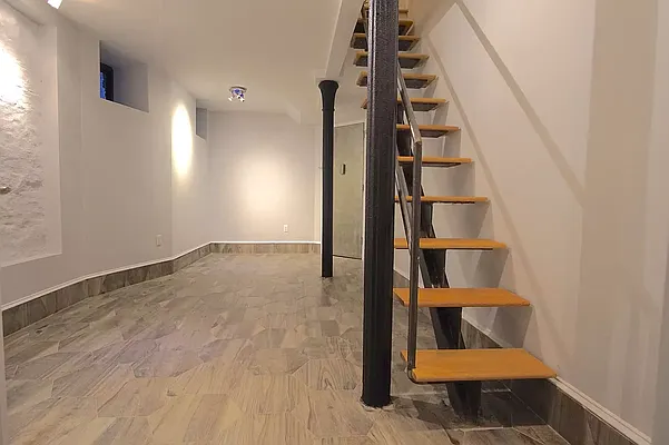 Rented by PREMIUM US INC | media 29