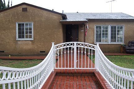2nd image of 304 E Stephanie Dr