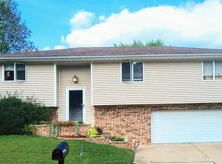 2202 Fahnders Dr, Pekin, IL