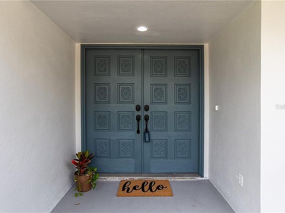4th image of 3042 Augusta Dr W