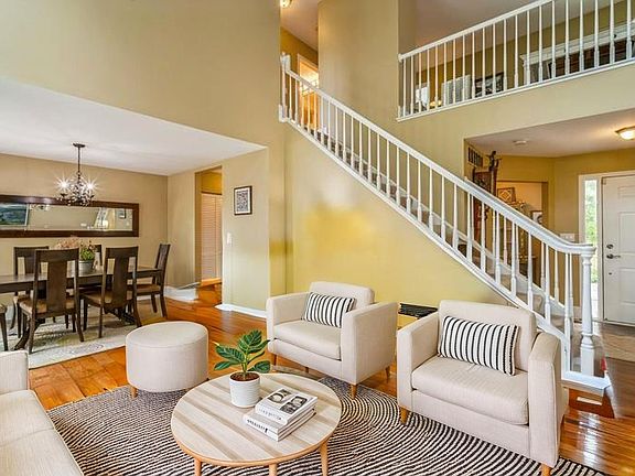 3rd image of 128 Pembroke Cir