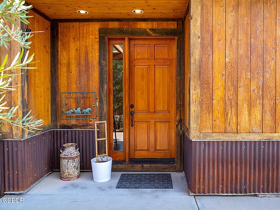 2nd image of 210 Buckhorn Cir