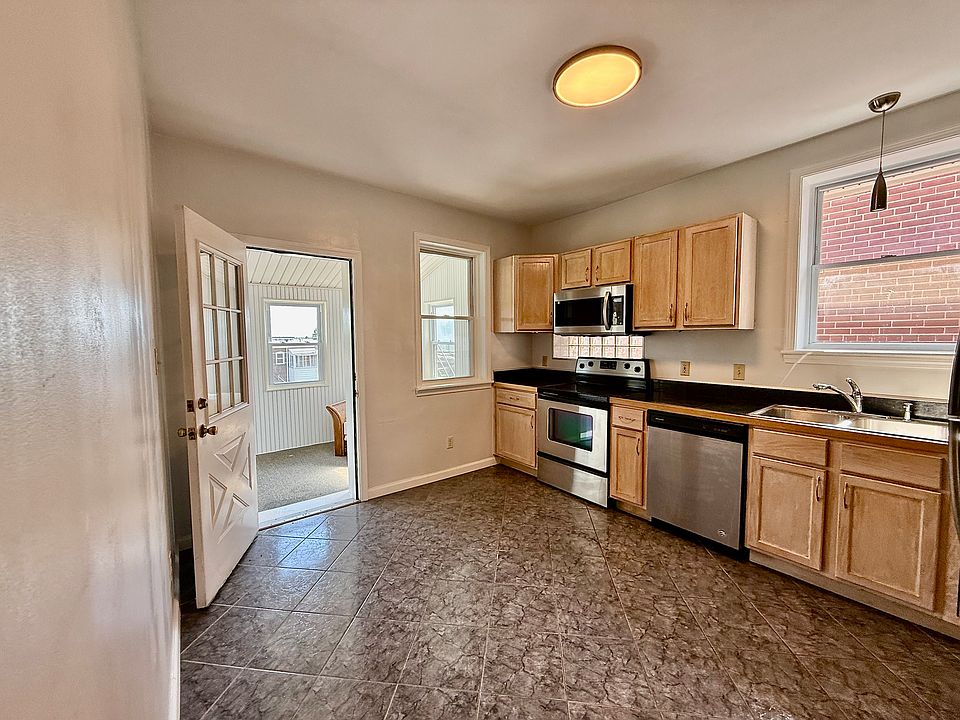 Kitchen flows into the Sun porch!
