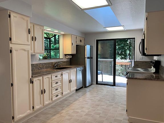 2nd image of 1036 Pine Dr