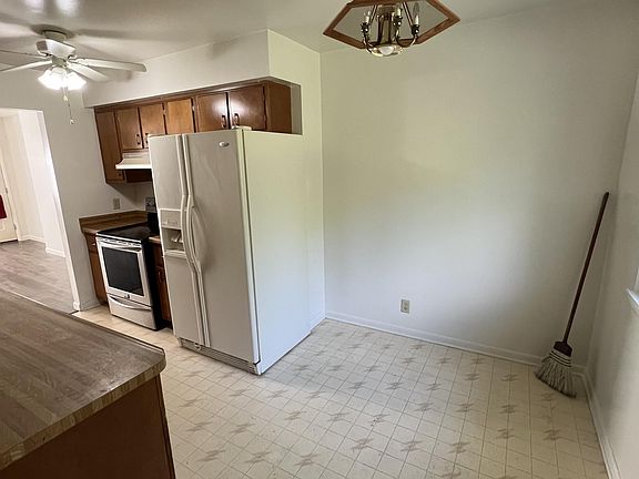 4th image of 2805 Skyway Ln #2805