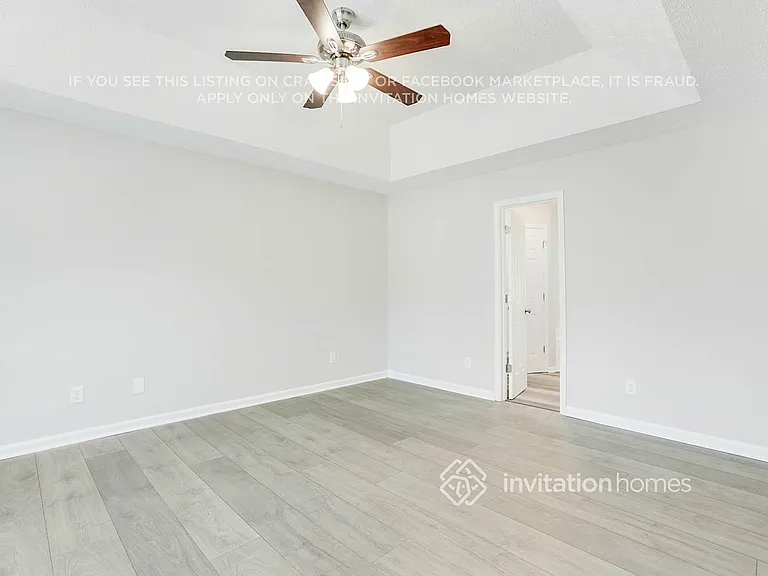 196 Paradise Xing — Photo 14