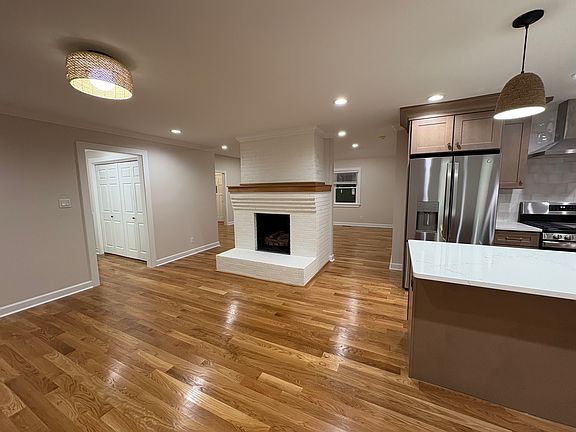 4th image of 469 Circle Dr