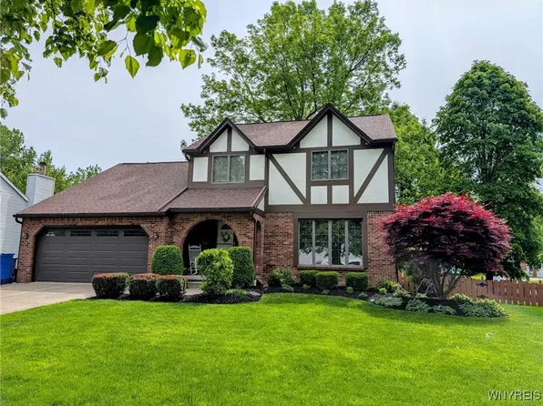 23 Grasspointe Dr, Amherst, NY 14228