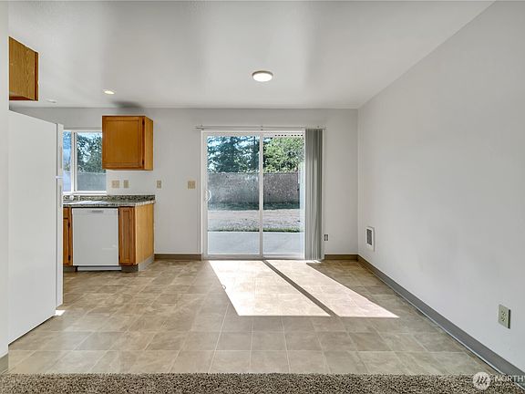 5th image of 10217 Sheridan Avenue S #10219