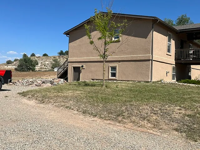 2227 Redlands Pkwy — Photo 1