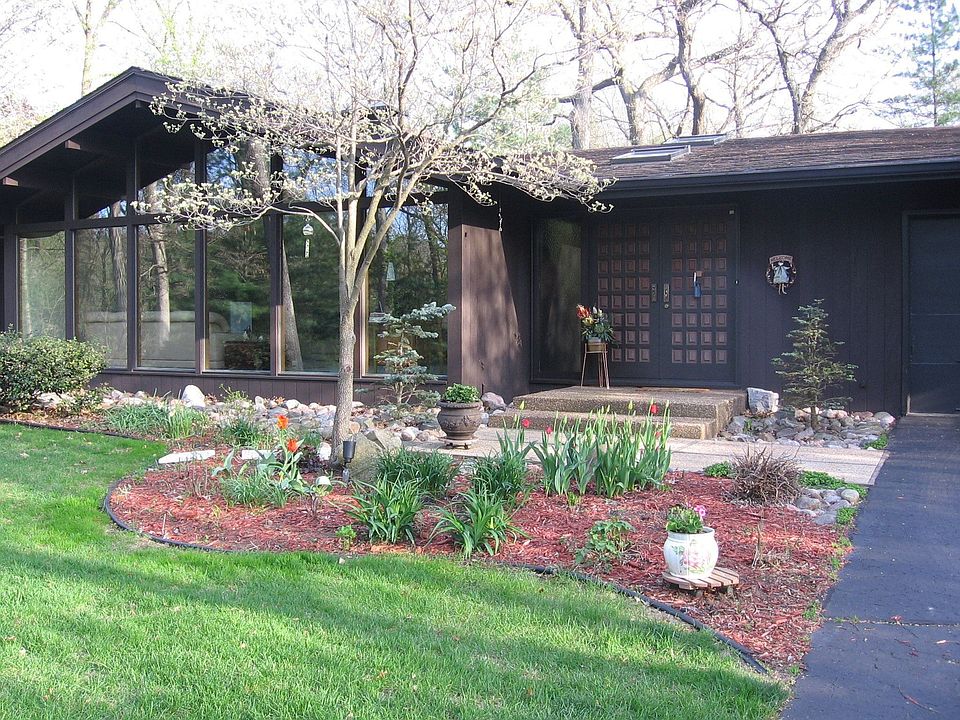 1st image of 2623 Cerro Vista Dr