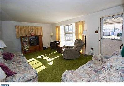 3rd image of 1039 Platt Ave