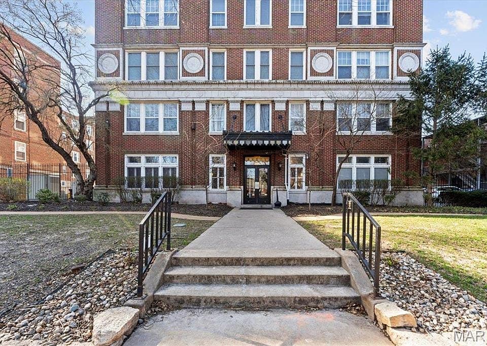 1st image of 5330 Pershing Ave APT 205