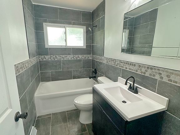5th image of 3057 Sussex Ave
