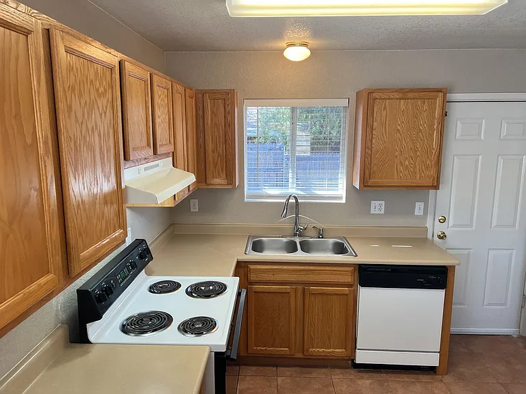4203 E Commercial Way #B — Photo 3