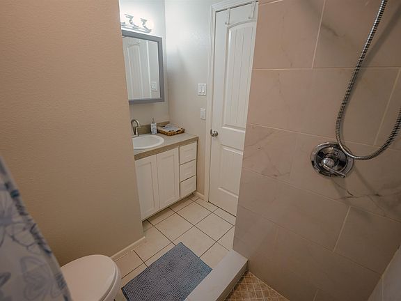 4th image of 1410 Longhorn Dr