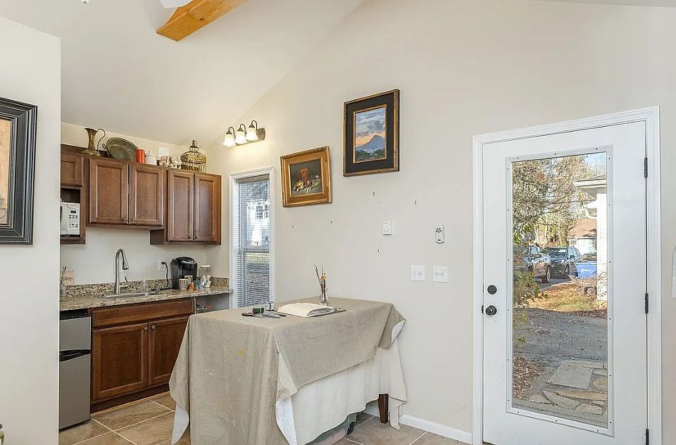 1st image of 479 Probart St