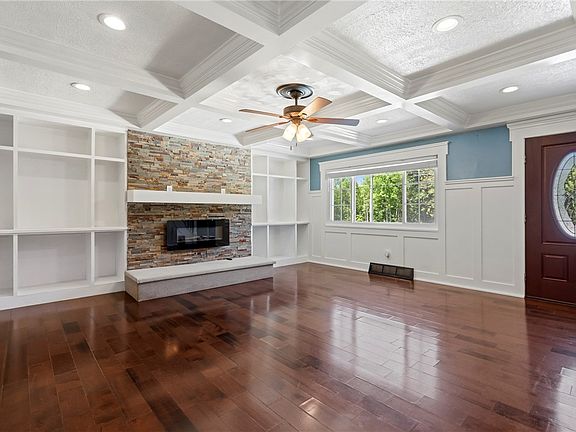 3rd image of 242 Hopwood Coolspring Rd