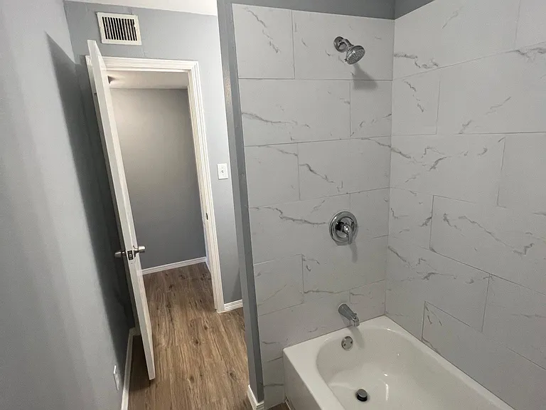 527 E Caney St #F — Photo 6
