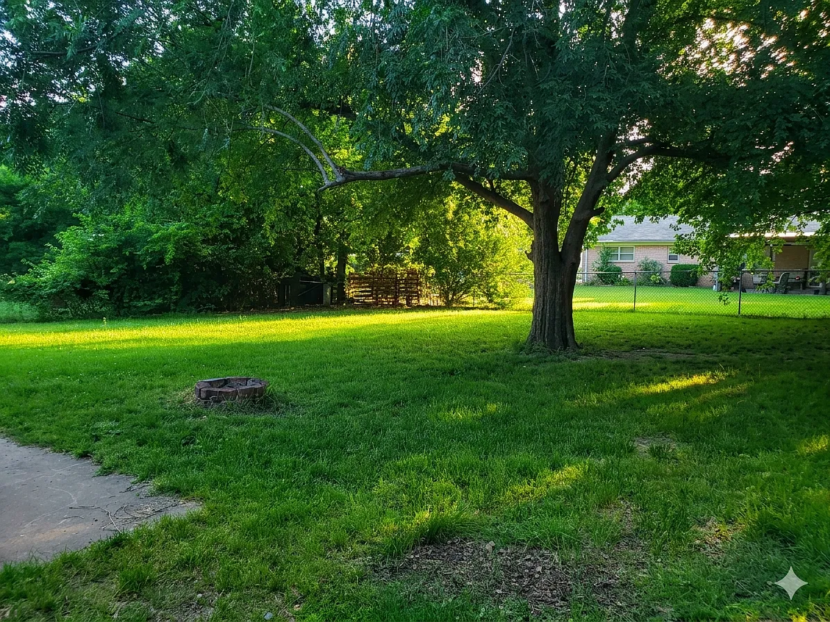 4 bed, 1.5 bath, 1132 sqft, $1,375 — Photo 2