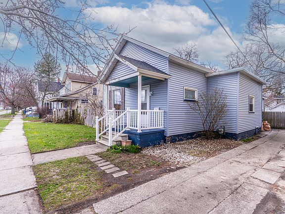 3rd image of 158 Catherine Ave
