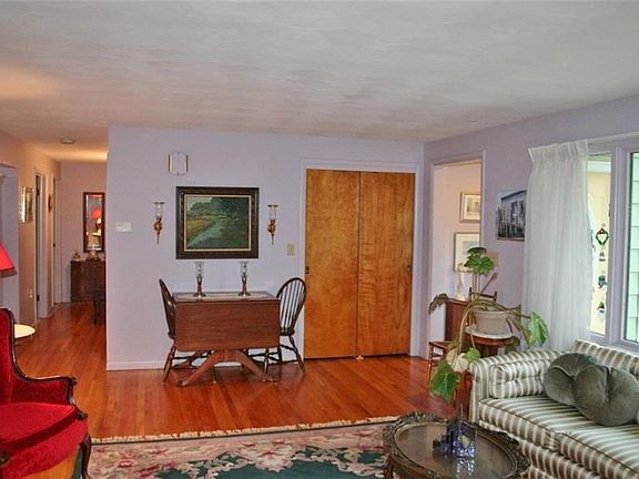 Front living room/hall