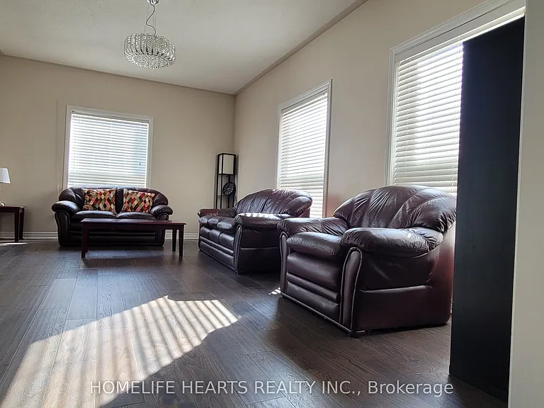 43 Turquoise Cres — Photo 5
