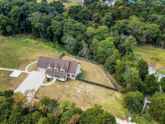4th image of 3002 Sherri Ln