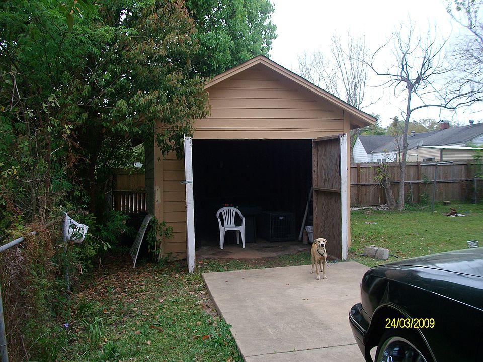 2nd image of 566 Clarke St