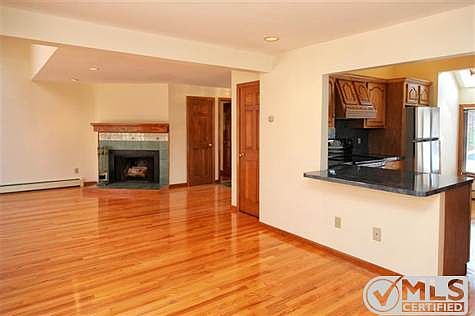 5th image of 34 Club Valley Dr