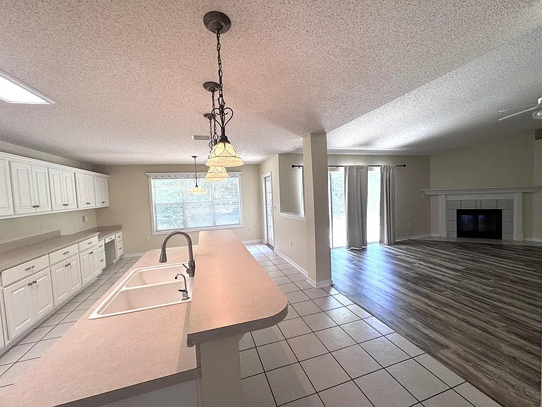 2308 Valley Pl — Photo 3