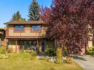96 S Ranchridge Dr NW, Calgary, AB T3G 1W2