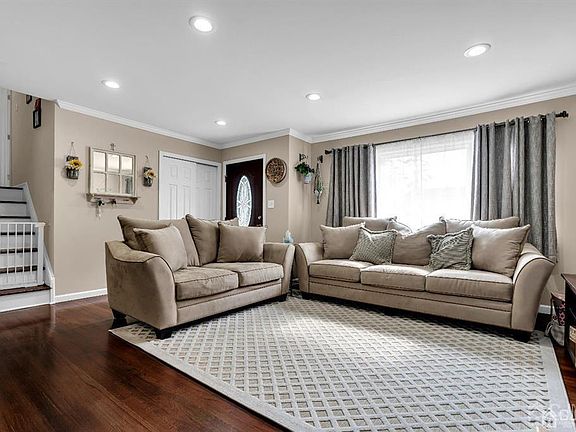 4th image of 127 Albourne St