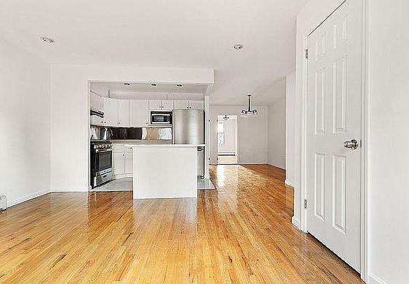 4th image of 155 S Oxford St #1