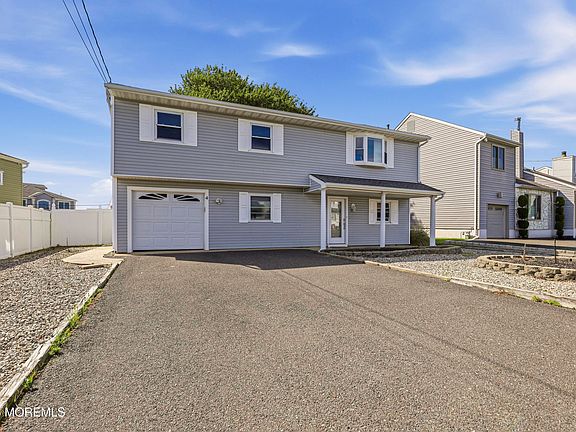 2nd image of 4 Harbor View Lane