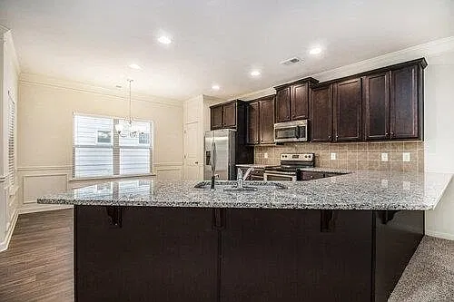3 bed, 2.5 bath, 2032 sqft, $2,245 — Photo 4