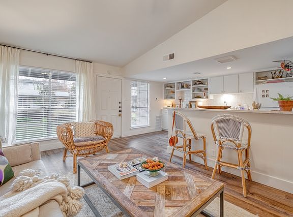 2nd image of 5515 Woodrow Ave APT 109