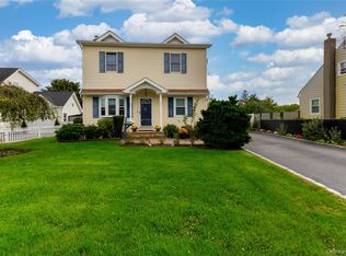 50 Peters Lane, North Babylon, NY 11703